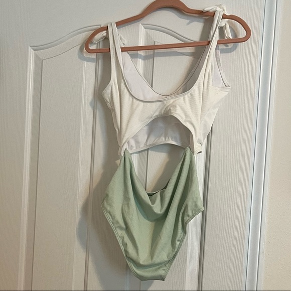 SHEIN One Piece Swimsuit - Picture 7 of 12